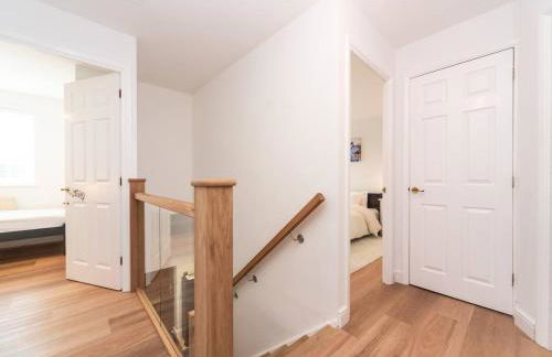 Gorgeous 4 BR House Near Station mins to London - Pass the Keys - Foto 27