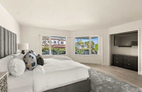 Pacific Perfection - Ocean Views Jacuzzi Walk to Beach and Dining - Photo 35