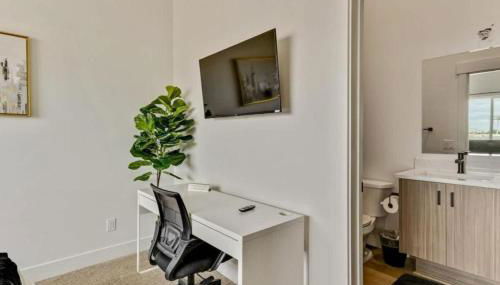 3 Min to DT - 2 Car Garage - Lux Townhome - King Bed - Foto 5