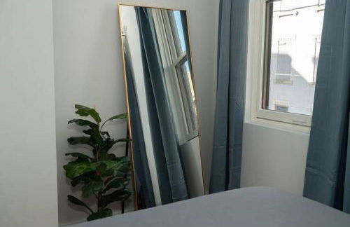Prime OTR off Vine St, Lux Full Bed, Fast WiFi, Fully Equipped, 50in TV, Sleeps 4ppl - Foto 19