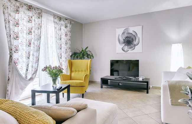 Superb Modern Villa With Pool, Large Fenced Yard Near the Beach - Foto 12