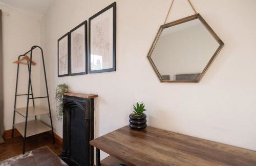 WEST VIEW COTTAGE - Charming Wensley Cottage in the Heart of Peaks - Photo 12