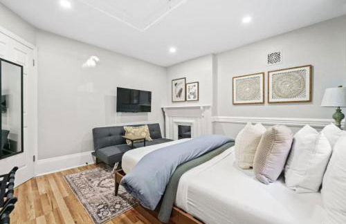 Newly Renovated 2BR w Rare Private Backyard and BBQ - Foto 18