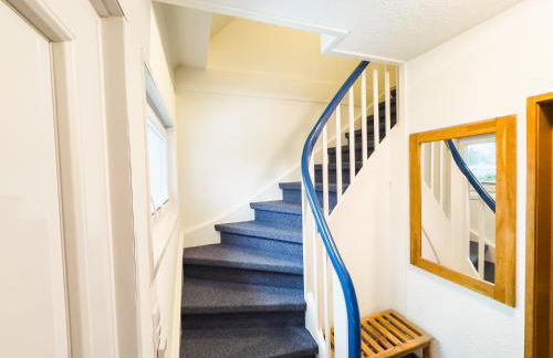 TraveNah - Ruhige 3-Zimmer-DG-Ferienwohnung im Grünen mit eigenem Eingang und Fahrradgarage - Foto 13