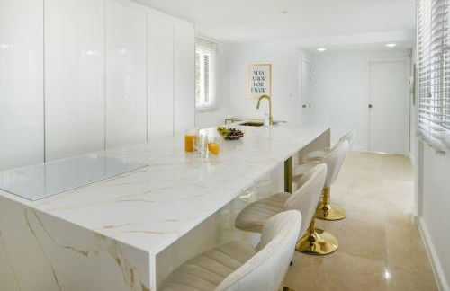 Dream beach-side villa with sea views & close to golf - Photo 53