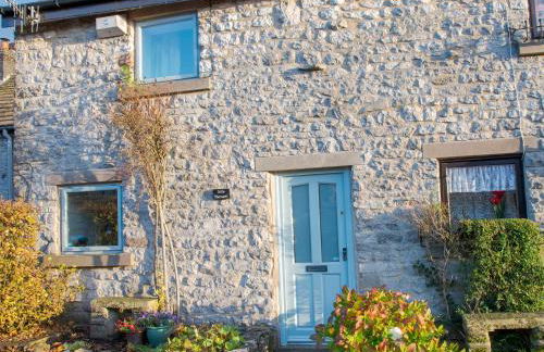 Little Thornsett - Photo 1