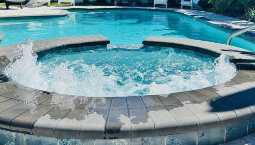 Beautiful home with large pool! Close to the beach! - Foto 2