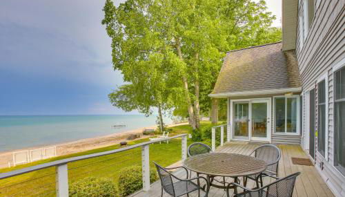 Getaway on Crystal Clear Lake Main and Guest House! - Foto 2