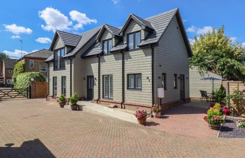 Wellington Cottage - Photo 2