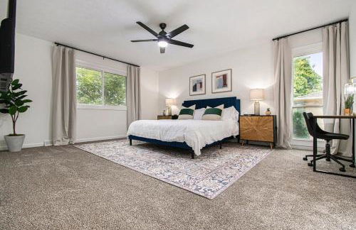 Cozy & Elegant Gem Fenced Yard BBQ & Games - Foto 25