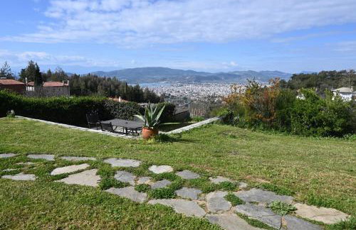 Tranquil Infinity Pool Getaway (private jacuzzi and steam bath, pool, garden, sea and city views) - Foto 23