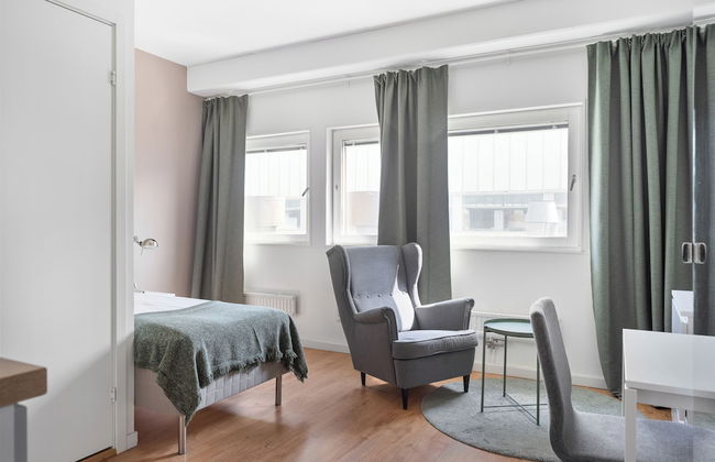 Part-Time Home Hotel Rotebro Station - Foto 8