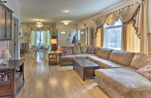 Eagan Home with Porch - 5 Mi to Mall of America! - Foto 1