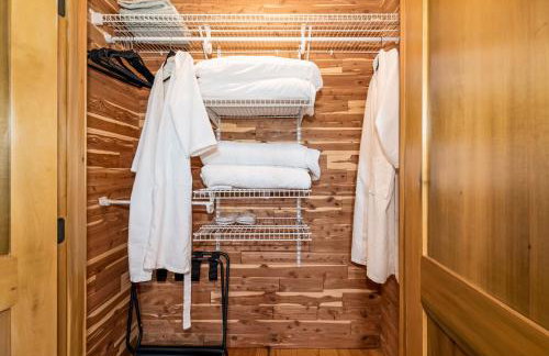 3BR Luxury Log Cabin Near Franklin - Foto 56