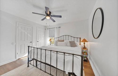 Chic & Modern 2BD Near CAE - Foto 28