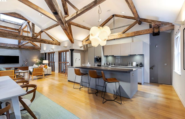 Pepys House: A Modern Touch of History - Foto 23