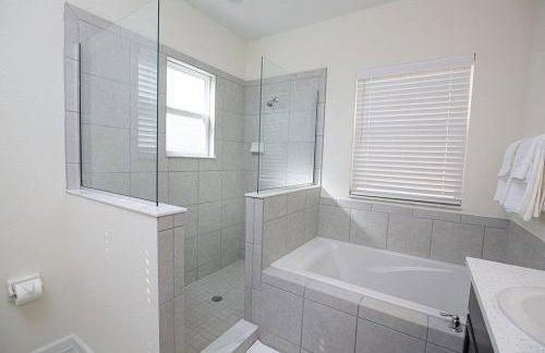 Stylish 5-Bedroom Villa - Perfect Disney Getaway! - Foto 2