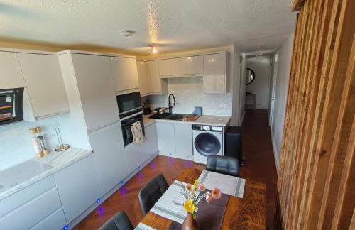 Modern 2 Bed Flat - Foto 7