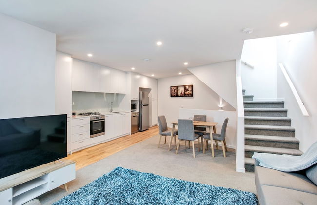 Roden Residences - Photo 12