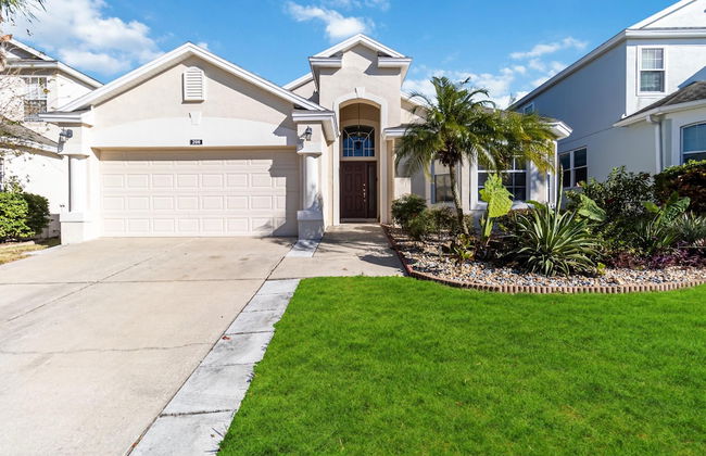 Amazing Vacation Home With Private Pool at Highland Reserve! - Photo 37