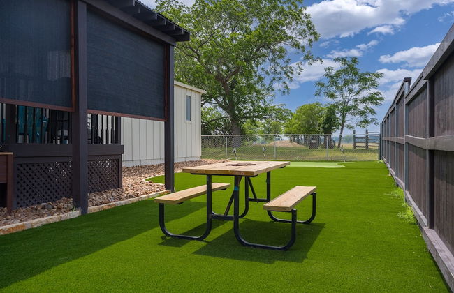 Comfort Charmmini Putting Greengame Roomgrill5 - Photo 25