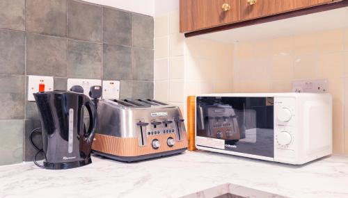 Near Heathrow T5 Slough Windsor sleeps 3-4 - Foto 4