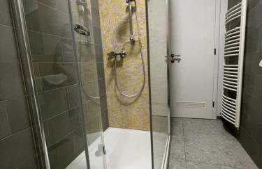 Modern & Charming - Free Private Parking - Foto 22