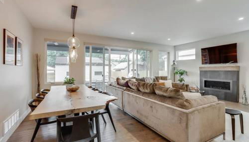 Zen Haus* Lavish Getaway w/ Gym, Sauna, Hot Tub - Foto 5