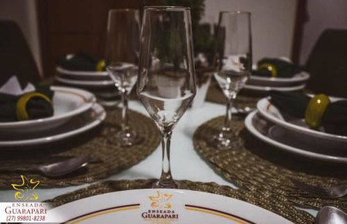 MAIOR NOTA - 2 Quartos com AR CONDICIONADOS SPLIT, Air Fryer, Wi-Fi, Disney Plus, Star Plus, HBO Max, Cadeiras de Praia, Caixa Térmica, Churrasqueira, Rede para Descanso e Chuveirão - 8 pessoas - CONFORTO Máximo - Melhor Localização!! - Photo 21