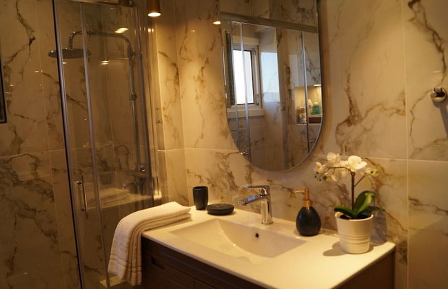 Daphne Luxury Apartment - Photo 15