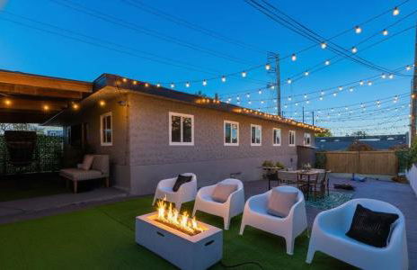 Movie Night 4BR Home with Projector Games & BBQ - Foto 3