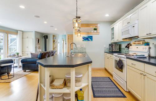 Steps to Beach: Home w/ Hot Tub in Oak Harbor! - Foto 11