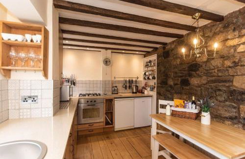 The Cottage on the Square, Wensley - Derbyshire Country Cottage. - Photo 20