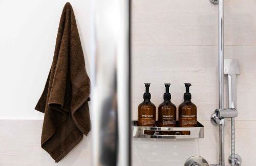 Modern Boutique Apartment - Photo 10