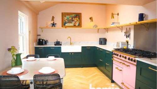 Spacious home in Leeds ideal for gatherings with free parking - Foto 4