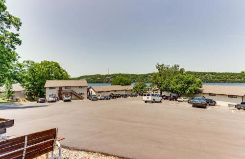 Pool Access and Lake View Osage Beach Condo! - Foto 23
