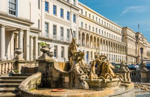 The Lily Pad - Boutique Townhouse, a short walk to Town Center and Racecourse - Photo 9