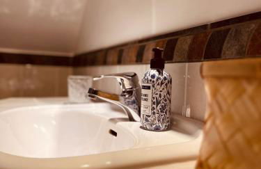 b e d & a g e d e s i g n -medium- wunderschönes Zimmer mit Bad - Rechnungserstellung für Geschäftsreisende & Firmen - Foto 12