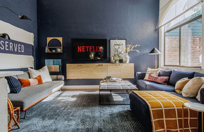 Quiet Convenient and Modern Haven - Photo 1