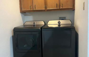 Midland Luxe, Pool, Fire Pit, Workspace, Pool Table - Foto 36