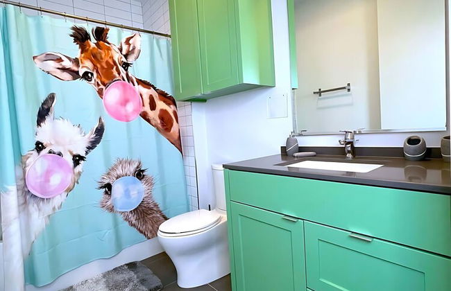 Massive Compound 20 Beds Rainey St 6 min Walk - Photo 55