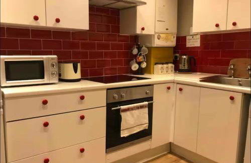 Van House - Photo 17