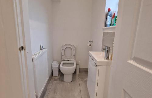 Delightful & Spacious Guest House in Farnworth Near Bolton Hospital - Foto 20