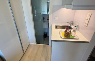Paris 17ème - STUDIO compact 10m2 -110 sqf - coeur BATIGNOLLES - ideal SOLO traveler - Foto 9
