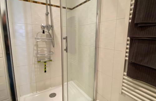 Ground Floor - Hauseman Building close to Thermes - Foto 23