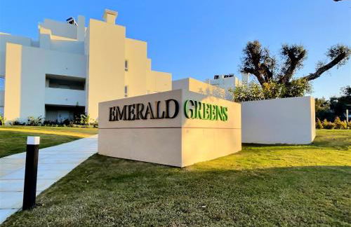 Experience Unrivalled Luxury at Emerald Greens Your Exclusive Retreat in the Heart of San Roque Club Resort - Foto 22