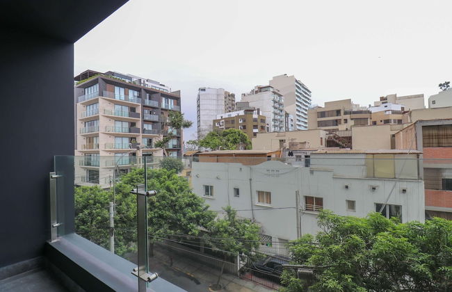 w Prestigious 2BR w Balcony Near Larcomar - Foto 13