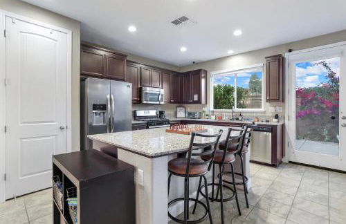 Placid Vibe Spacious 7-BR with Free Parking - Foto 8