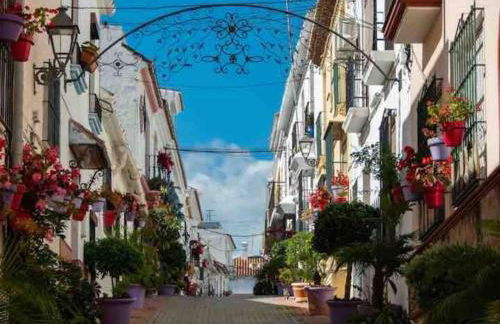 Lovely 1 bedroom apartment with sea views and pool - Photo 32