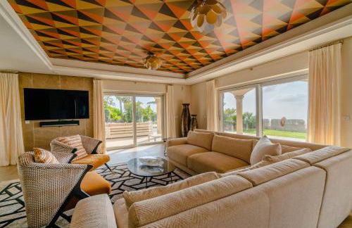 Villa de lujo con piscina y vistas al mar - Foto 8